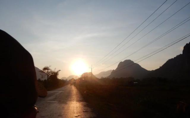 Vang Vieng Camellia Hotel