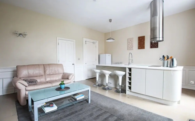 Elegant Georgian Apartment Near Clifton Village