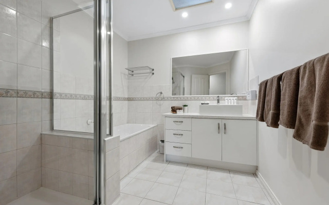 Fawkner Executive Suites & Serviced Apartments