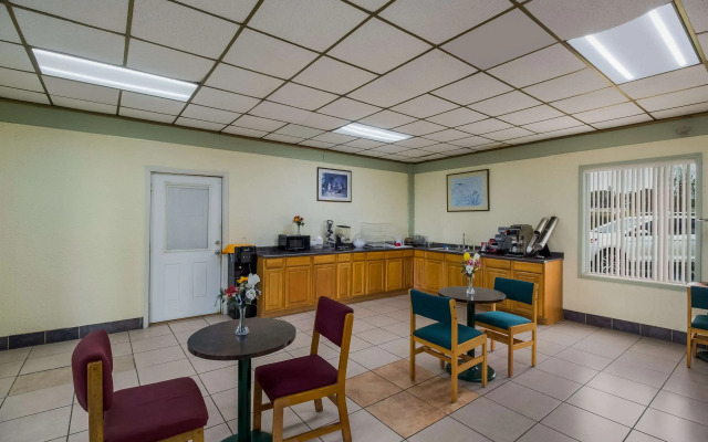 Rodeway Inn Conference Center