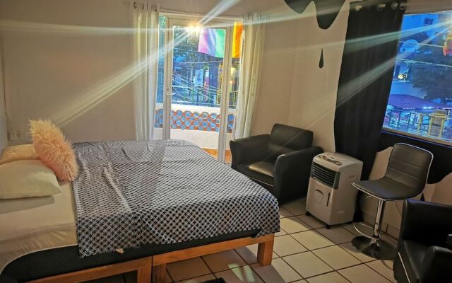 Vela Lounge & Hostel PV