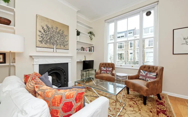 Flying The Flag For Earl's Court by Underthedoormat