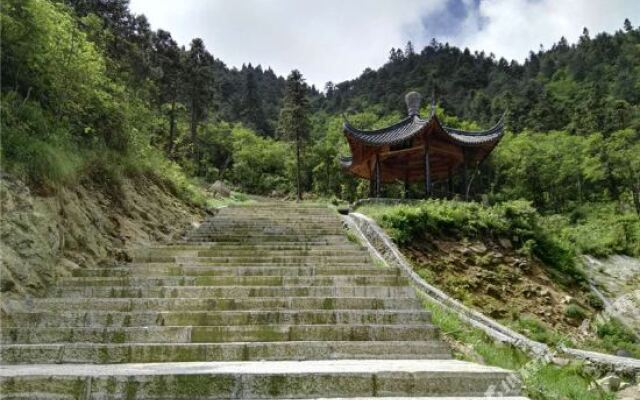 Wolongge Courtyard