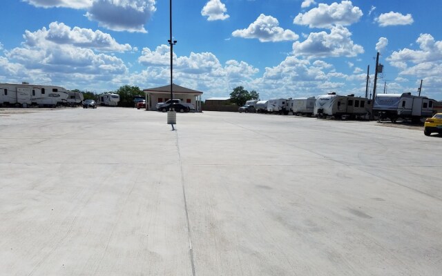 Luxury Inn & RV Park