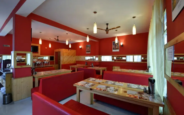 OYO 16868 Home Premium Studios Katrain, Nh3,