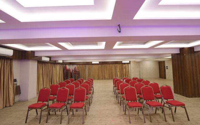 Hotel Privya Rooms and banquet Surat