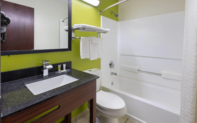 Super 8 by Wyndham South Boston VA