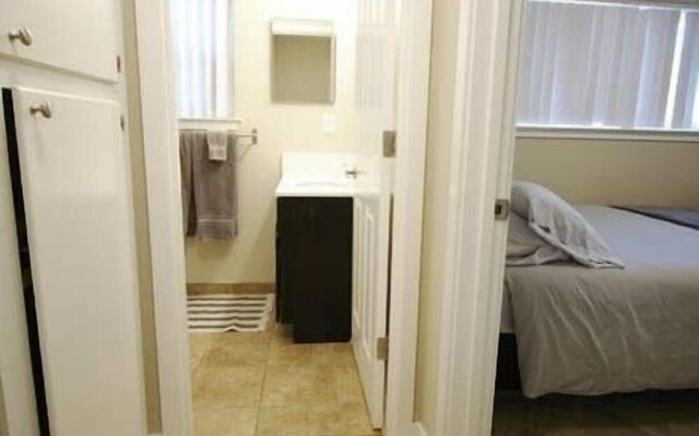 Furnished Washer & Dryer Near HWY 101