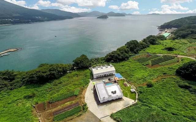 Geoje Star Marine Pool Villa Pension - F