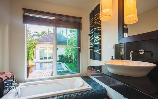 Two Villas Holiday: Oriental Style Nai Harn Beach