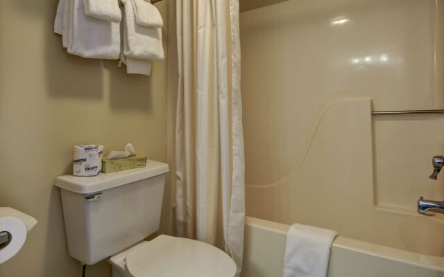 Coastal Palms Inn & Suites