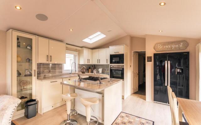 Juniper Lodge with Hot Tub