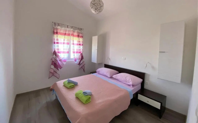 Apartments with a parking space Maslenica, Novigrad - 12636