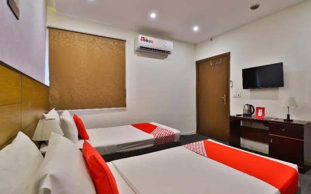 OYO 385 Qamar Residential Units