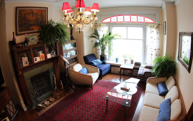 Toronto Garden Inn Bed and Breakfast