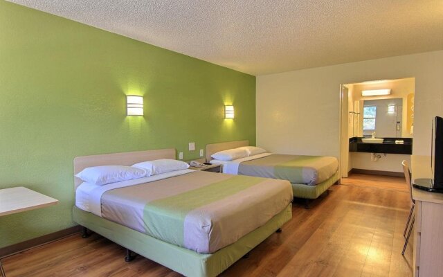 Motel 6 Austin, TX - Central Downtown UT