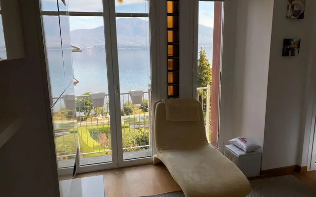 Elizaveta Apartment With Lake View and Terrace