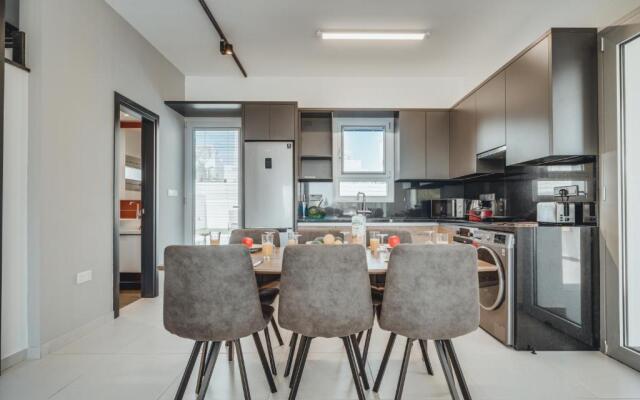 Modern 3 bedroom villa near Nissi Beach!