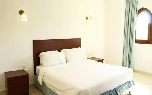 Relaxing 2-bedroom Marina Escape