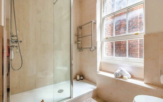 Stylish 3BR 2BA in Mayfair by Hyde Park