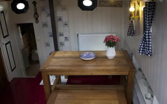 The Burret Houseboat