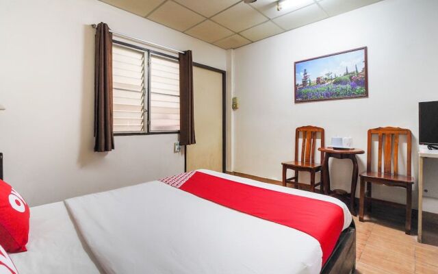 OYO 654 Samanmit Inn Hotel