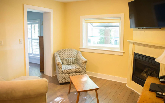 The Little Inn of Bayfield