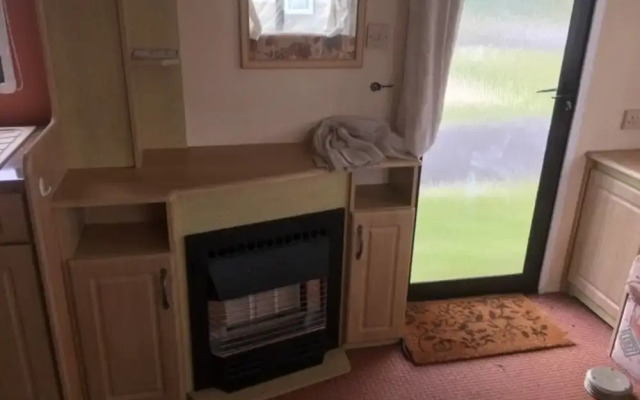 Beautiful 2 Bedroom 6 Berth Seaside Caravan