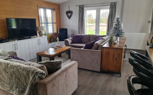 Charming 3-bed Lodge in Bury Saint Edmunds