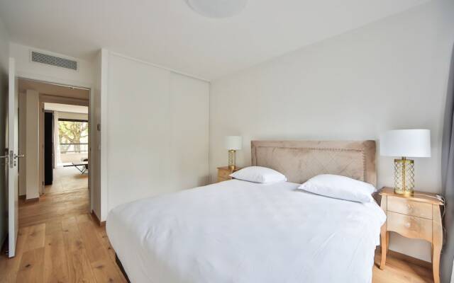 Blue Night International 69