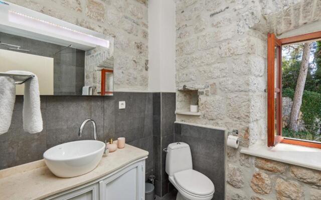 Stone house 264