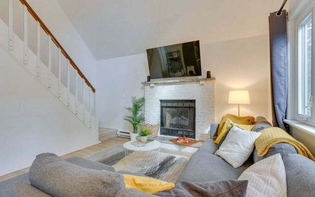 Modern Poconos Chalet w/ Private Hot Tub, Fire Pit