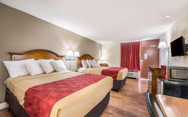 Econo Lodge Inn & Suites Macon