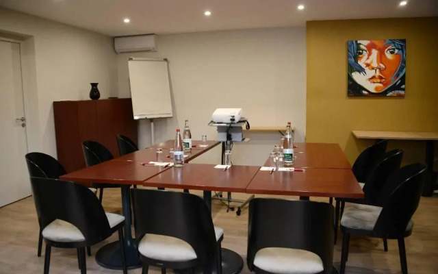 The Originals City, Hôtel Hélios