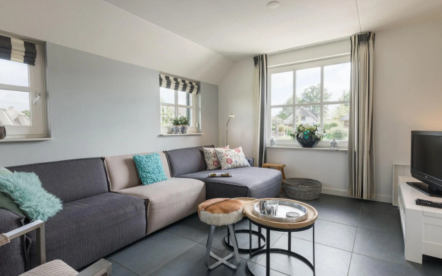 Giethoorn Villa With Modern Touch