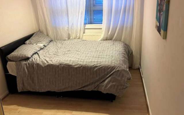 Room in Apartment - Normanton - Budget Double Room
