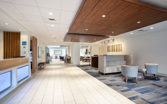 Holiday Inn Express & Suites Manhattan, an IHG Hotel