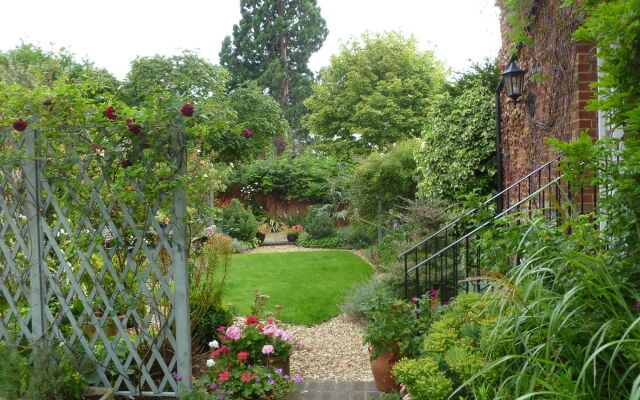 Laurel House