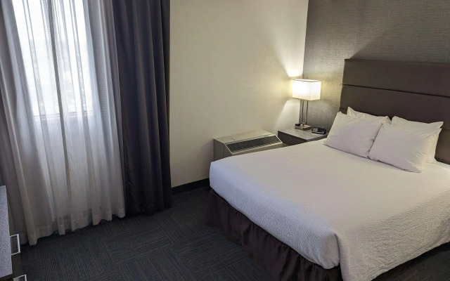 Best Western Plus Toronto Airport Hotel