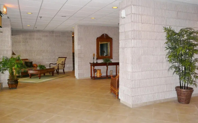 South Seas Tower 4-1209