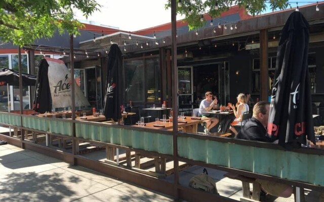 3 Bedroom House with Patio near Cap Hill