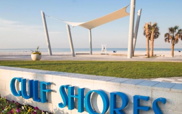 Full Condo w/ Pool & Gym, Sleeps 4