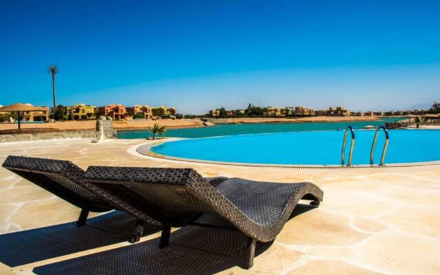 El Gouna Luxurious 2BR + Pool, Lagoon view in Sabina