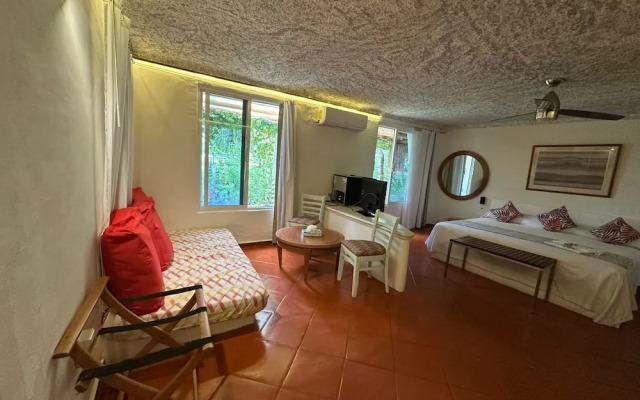 Maria's Kan Kin with Private Beach