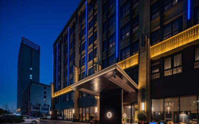 Lucky Hotel