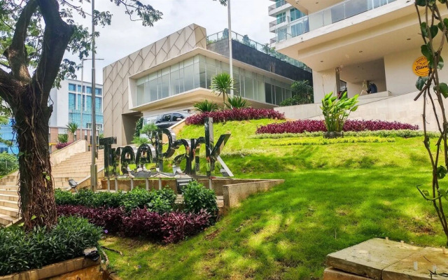 Great Location Studio at Tree Park Apartment