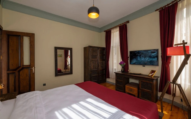 Opera Suites Okanli