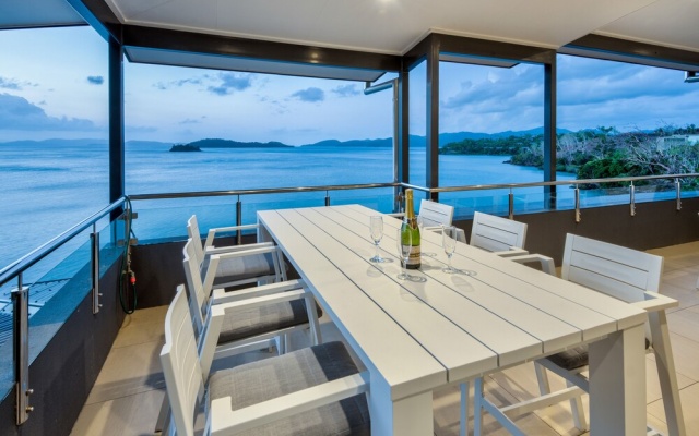 Villa 16 The Edge Oceanfront Deluxe 3 Bedroom Near Marina With Golf Buggy – Balcony – Hamilton Island
