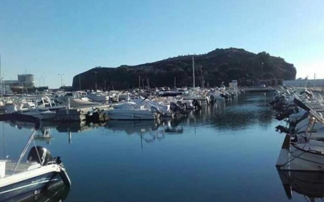 Apartment In The Port Of Llanca