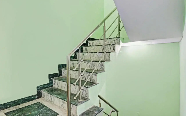 Oyo Flagship 805187 Hotel Vrv Homestay